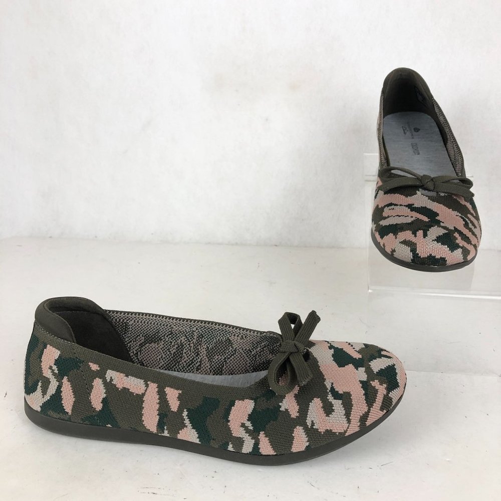 Clarks Women's Size 8M Carly Hope Olive Green Pink Camouflage Ballet Flats